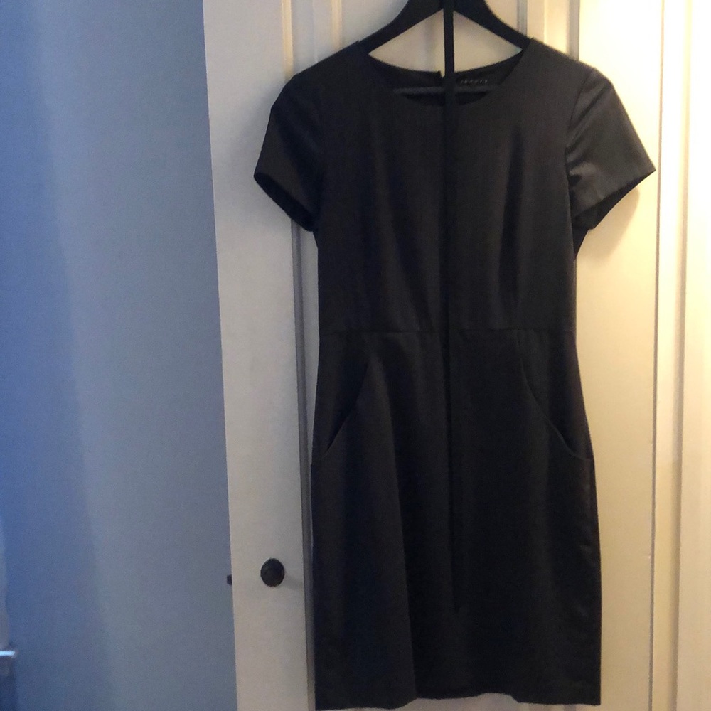 Theory dark grey pindot dress with belt